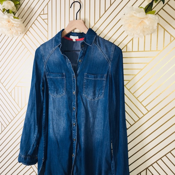 Coco & Jameson | Chambray Top - Picture 2 of 6